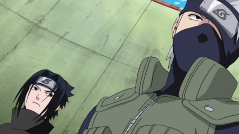 Por que Kakashi escolheu treinar Sasuke em vez de Naruto para o Exame Chunin?