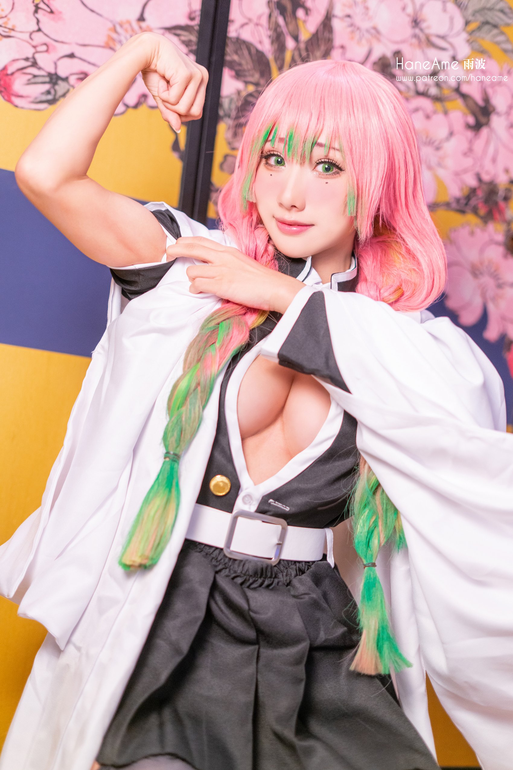 Cosplayer faenel surpreende os fãs com um lindo cosplay da Mitsuri
